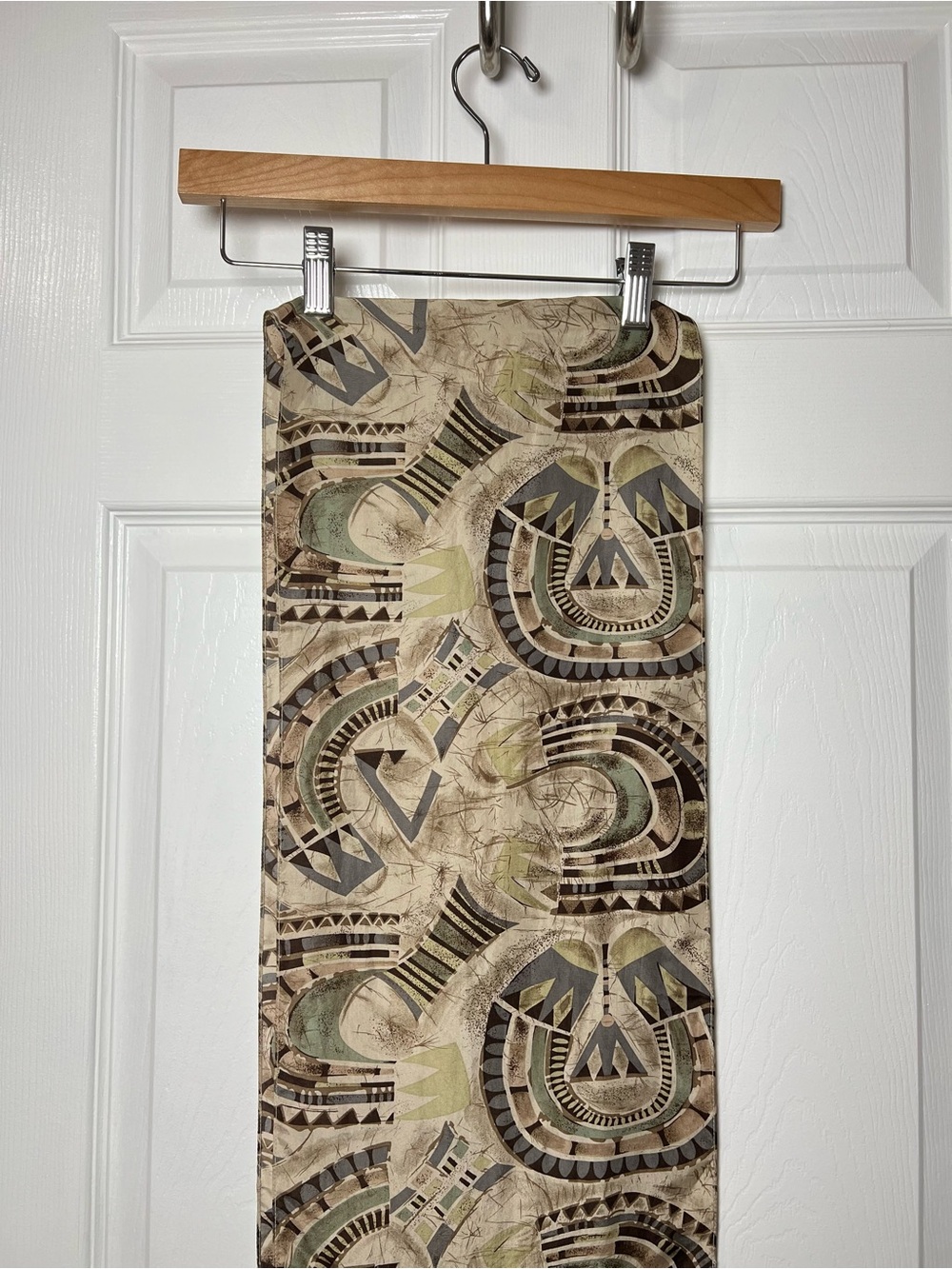 Vintage 80s/90s 100% Silk Horseshoe Abstract Scarf Boho Equestrian 🐎🤍 - Picture 8 of 10